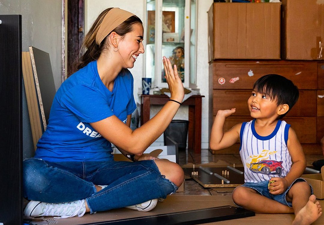 How Acts of Kindness Can Change Your Life According to Experts